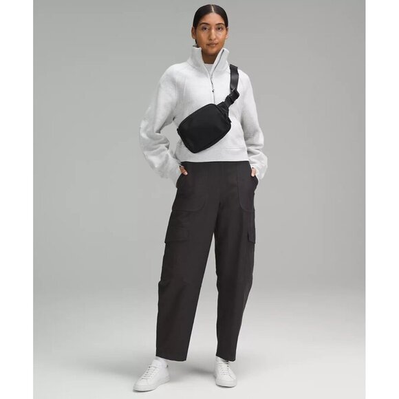 Everywhere Belt Bag Large 2L - Black/Black - Picture 6 of 6